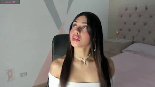 ZarinaWynne online show from May 15, 2:24 pm
