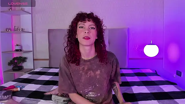 AliceMadnes online show from December 21, 3:30 pm