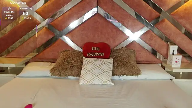 Snapshot of Lily_Queen30 chatting on November 19, 8:20 pm Lily Queen30 online show from November 19, 8:20 pm