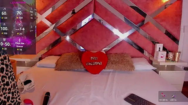 Snapshot of Lily_Queen30 chatting on December 4, 8:06 pm Lily Queen30 online show from December 4, 8:06 pm