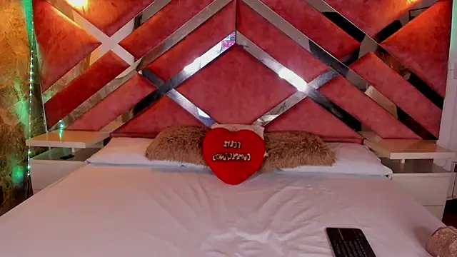 Snapshot of Lily_Queen30 chatting on December 14, 8:02 pm Lily Queen30 online show from December 14, 8:02 pm