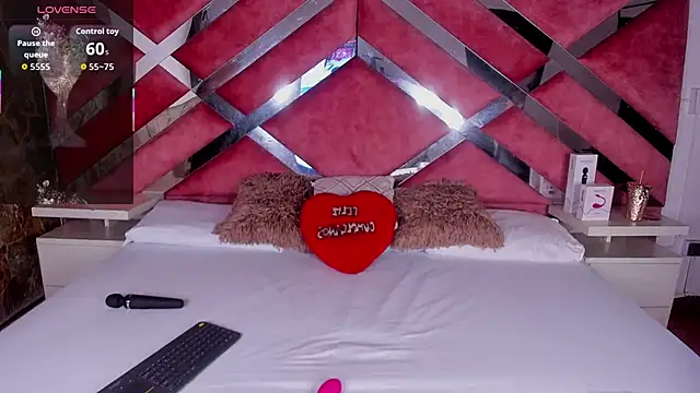 Snapshot of Lily_Queen30 chatting on January 8, 8:11 pm Lily Queen30 online show from January 8, 8:11 pm