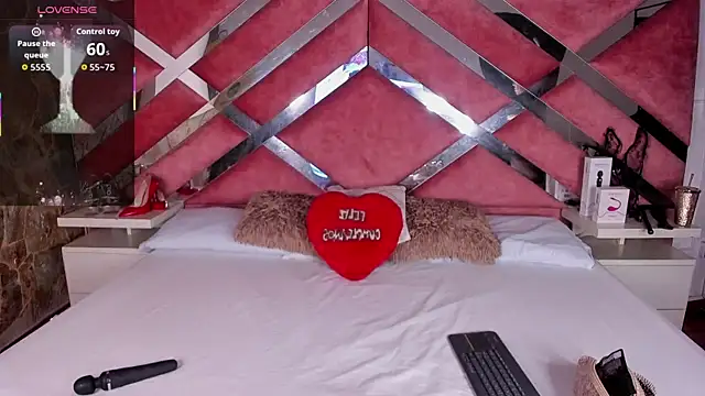 Snapshot of Lily_Queen30 chatting on January 11, 8:36 pm Lily Queen30 online show from January 11, 8:36 pm