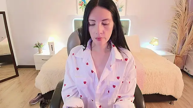 Neo sarah  online show from May 6, 3:13 am