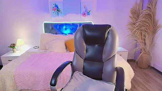 Neo sarah  online show from May 16, 3:47 am