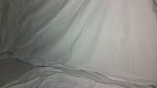 Snapshot of hotwoman25 chatting on April 2, 2:42 am hotwoman25 online show from April 2, 2:42 am