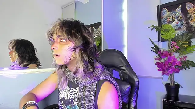 luxiel  online show from November 24, 9:03 pm