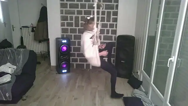 Snapshot of samia42 chatting on December 14, 11:09 pm samia42 online show from December 14, 11:09 pm