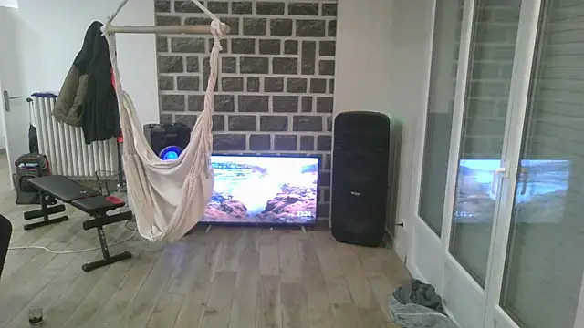 Snapshot of samia42 chatting on December 15, 10:25 pm samia42 online show from December 15, 10:25 pm