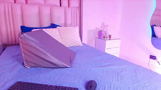 alanarose18 online show from November 14, 7:23 pm