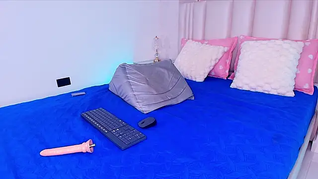 alanarose18 online show from February 11, 7:19 pm