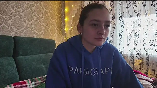 SweetLiaison online show from December 23, 6:33 am