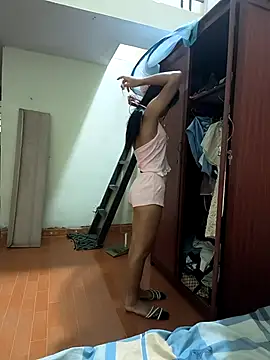 Lynly k2 online show from May 3, 1:00 am