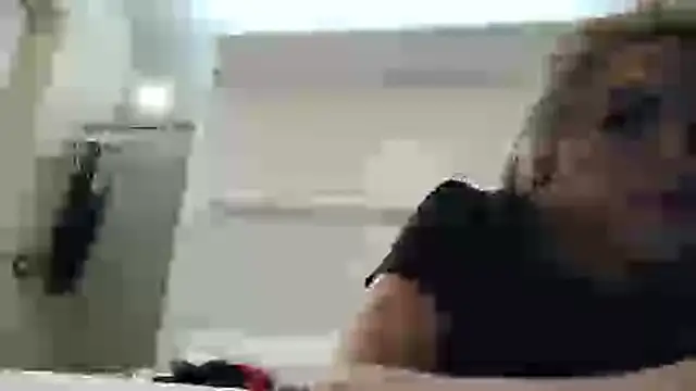 Snapshot of ESTRELLABERECHUCKY chatting on April 4, 7:11 pm ESTRELLABERECHUCKY online show from April 4, 7:11 pm