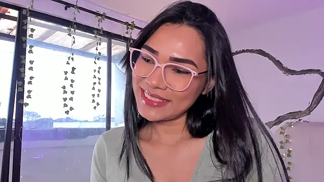 katemooss  online show from November 9, 12:47 pm