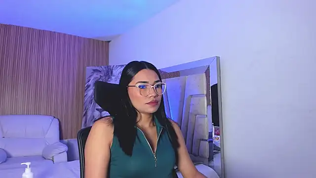 katemooss  online show from November 26, 12:17 pm