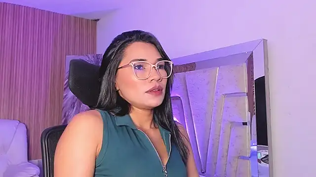 katemooss  online show from November 30, 12:09 pm