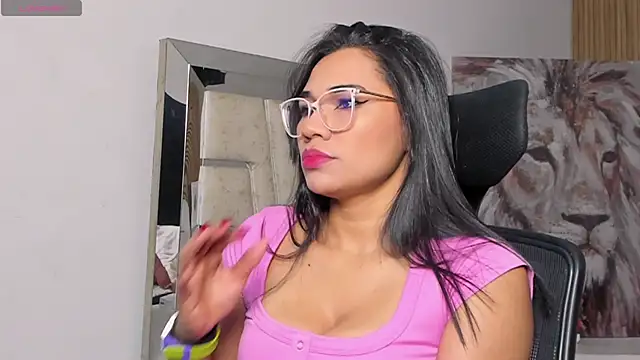 katemooss  online show from December 21, 12:45 pm