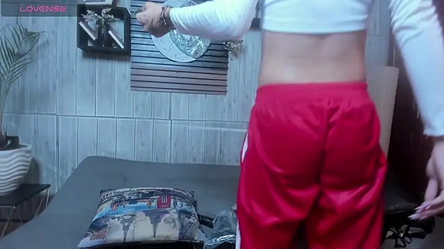 Snapshot of Melany_27 chatting on December 17, 1:28 pm Melany 27 online show from December 17, 1:28 pm