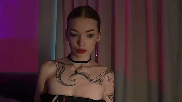 LinaaVelle online show from May 15, 1:01 am