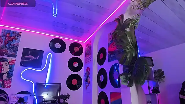 Snapshot of Heidy_palmer chatting on February 10, 8:46 pm Heidy palmer online show from February 10, 8:46 pm