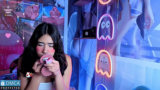 sofia sstonee  online show from December 17, 11:05 am