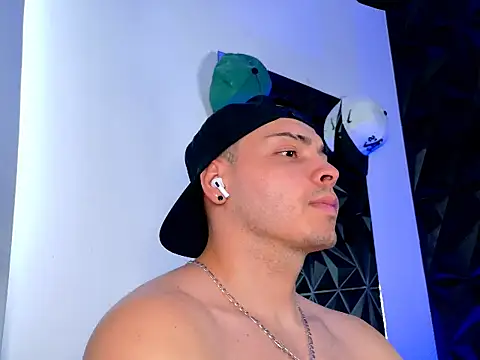 Maxwell Dupont online show from November 25, 7:58 pm