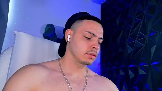 Maxwell Dupont online show from February 5, 7:40 pm