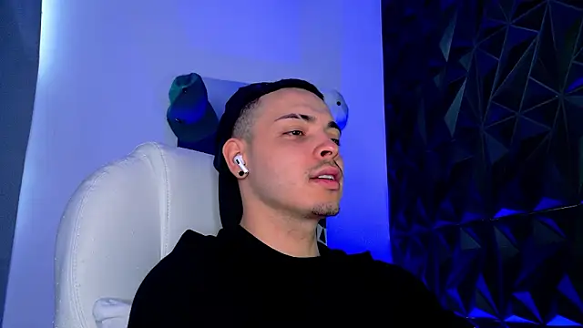 Maxwell Dupont online show from February 12, 3:18 pm