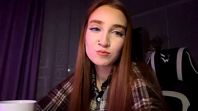 Snapshot of HollyPaw chatting on November 12, 7:46 pm HollyPaw online show from November 12, 7:46 pm