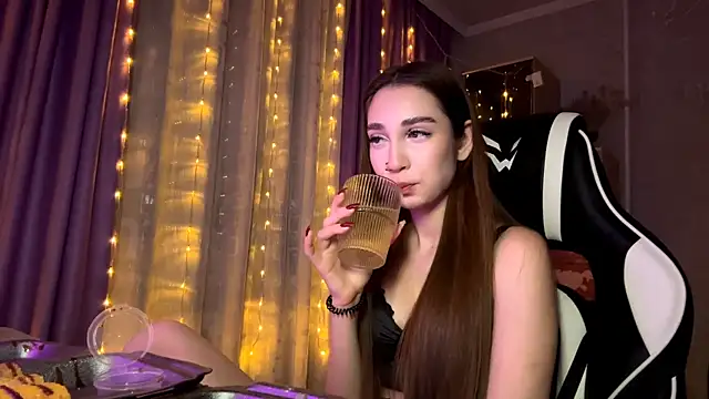 Snapshot of HollyPaw chatting on January 12, 8:14 pm HollyPaw online show from January 12, 8:14 pm