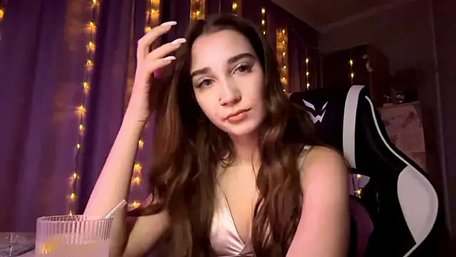 Snapshot of HollyPaw chatting on February 1, 10:08 pm HollyPaw online show from February 1, 10:08 pm