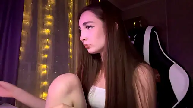 Snapshot of HollyPaw chatting on February 13, 10:28 pm HollyPaw online show from February 13, 10:28 pm