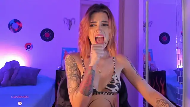 Snapshot of rotwallace chatting on January 17, 11:08 pm rotwallace online show from January 17, 11:08 pm