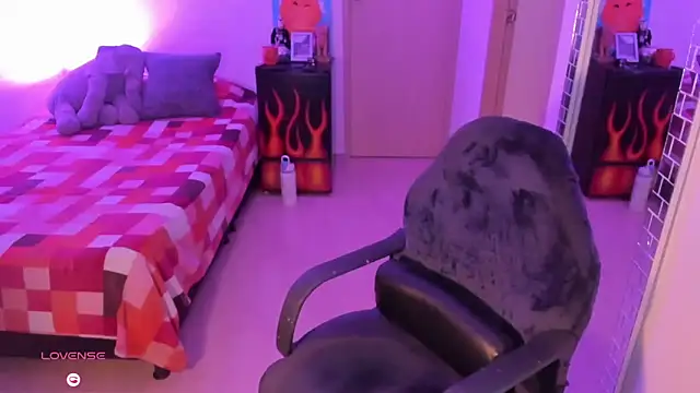 Snapshot of rotwallace chatting on February 5, 11:31 pm rotwallace online show from February 5, 11:31 pm