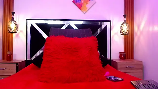 SCARLETT INK  online show from May 9, 12:05 am