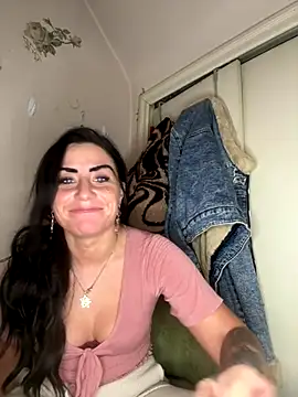 Snapshot of ValayaNoire chatting on December 14, 11:26 am ValayaNoire online show from December 14, 11:26 am