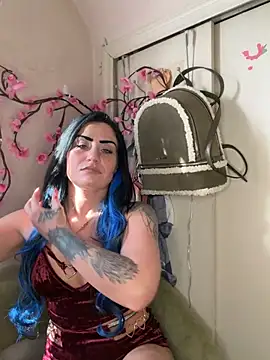 Snapshot of ValayaNoire chatting on February 9, 6:56 pm ValayaNoire online show from February 9, 6:56 pm