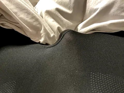 Snapshot of night8082 chatting on November 28, 10:07 am night8082 online show from November 28, 10:07 am