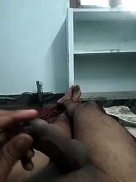 Snapshot of LEOMEGHA2026 chatting on December 21, 10:33 am LEOMEGHA2026 online show from December 21, 10:33 am