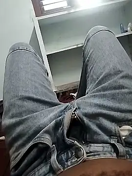 Snapshot of LEOMEGHA2026 chatting on January 7, 8:06 am LEOMEGHA2026 online show from January 7, 8:06 am