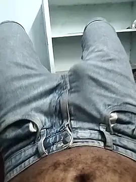 Snapshot of LEOMEGHA2026 chatting on February 1, 5:00 pm LEOMEGHA2026 online show from February 1, 5:00 pm