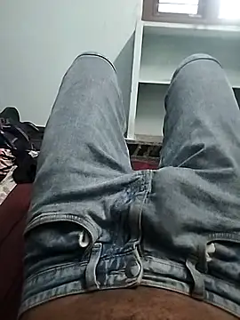 Snapshot of LEOMEGHA2026 chatting on February 6, 8:18 am LEOMEGHA2026 online show from February 6, 8:18 am