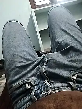 Snapshot of LEOMEGHA2026 chatting on February 22, 4:46 am LEOMEGHA2026 online show from February 22, 4:46 am