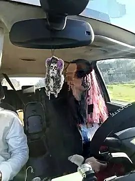 Snapshot of MickNanaa chatting on November 27, 10:17 am MickNanaa online show from November 27, 10:17 am