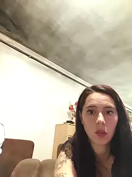 Snapshot of MickNanaa chatting on December 1, 8:52 am MickNanaa online show from December 1, 8:52 am