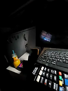 Saddamzaid1985 online show from April 26, 7:33 pm