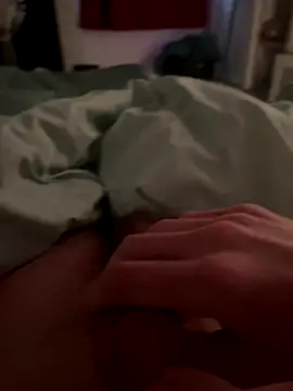 Snapshot of groschibre40100 chatting on November 17, 11:27 am groschibre40100 online show from November 17, 11:27 am