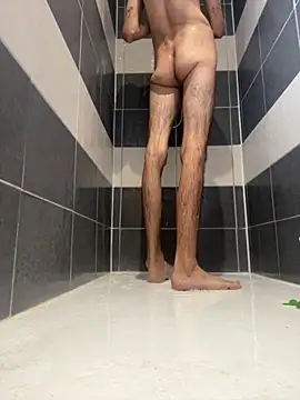 Snapshot of groschibre40100 chatting on November 20, 8:25 am groschibre40100 online show from November 20, 8:25 am