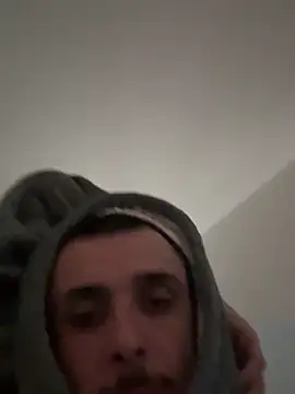 Snapshot of groschibre40100 chatting on November 23, 1:44 pm groschibre40100 online show from November 23, 1:44 pm